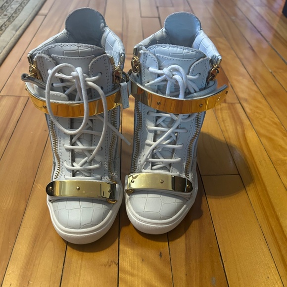 Giuseppe Zanotti - Picture 2 of 6